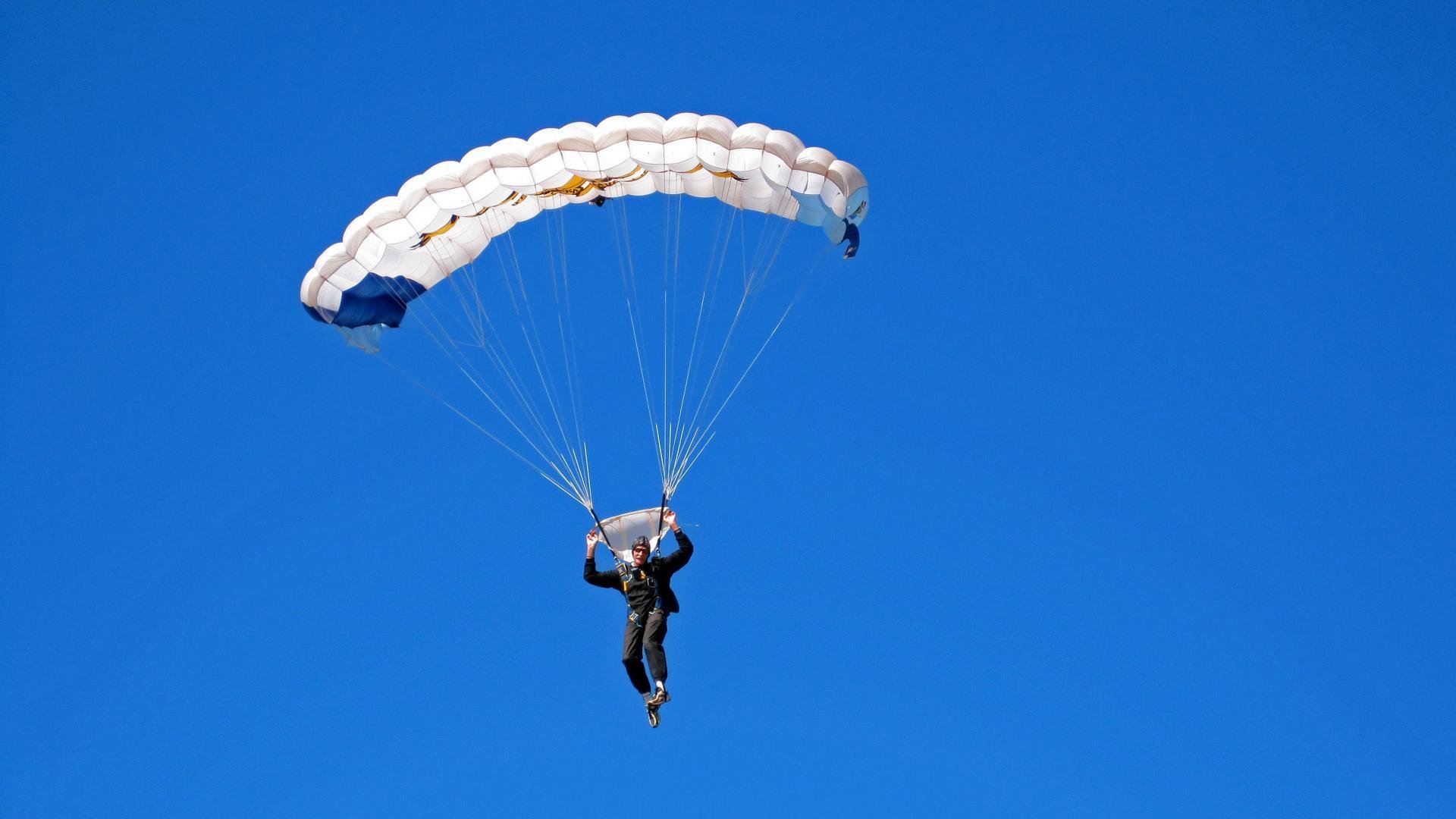 《英雄联盟》S赛与《DOTA2》Ti赛事谁更受全球瞩目？，lol vs dota2